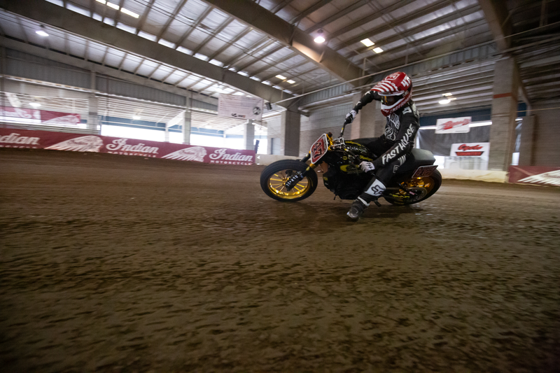 Illustration for article titled What I Learned Riding a 1200cc Motorbike With No Front Brake on a Dirt Track